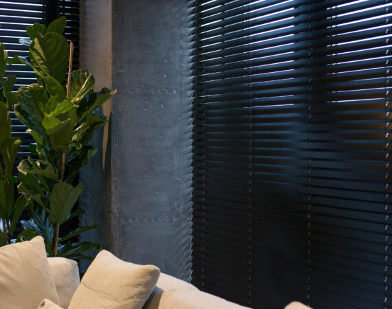 Jasne czy ciemne rolety? Jaki kolor rolet wybrać?