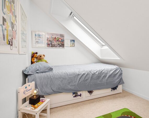 Czym zasłonić okna na poddaszu?